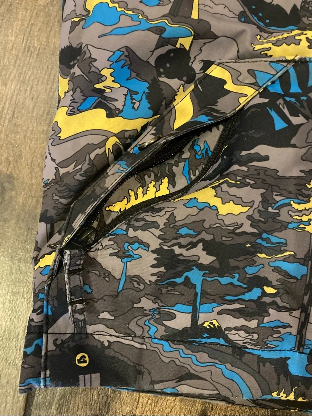 Quiksilver | Hooded Snowboard/Ski Jacket (size 6-7Y)